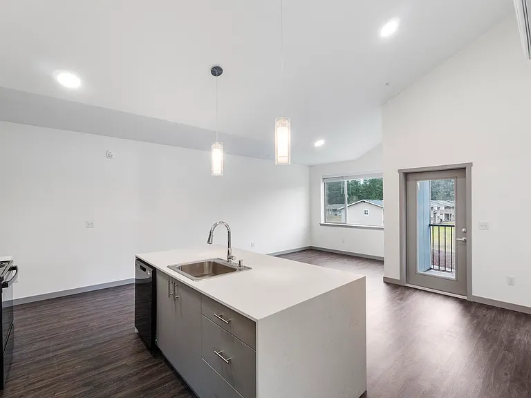 2 Bedroom Vaulted Ceilings
