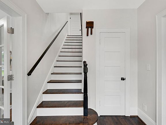 4th image of 6204 Lombard St