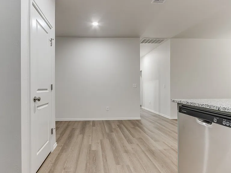 1541 Pavy Pkwy — Photo 15