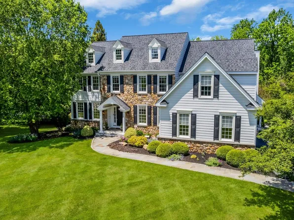 1734 Chantilly Ln, Chester Springs, PA 19425