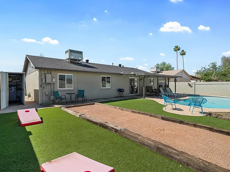 208 E Oxford Dr — Photo 26