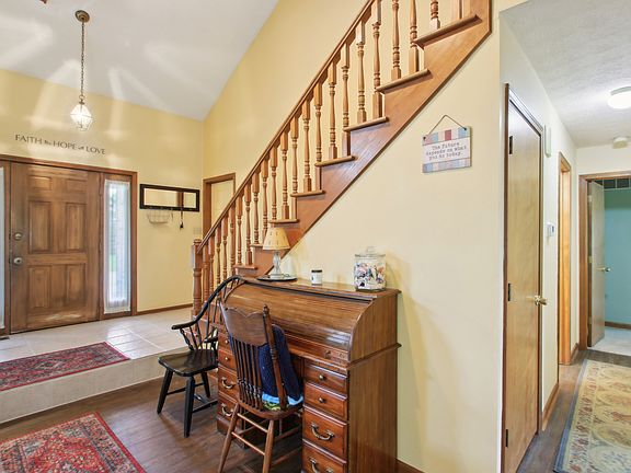 4th image of 524 Deerberry Dr