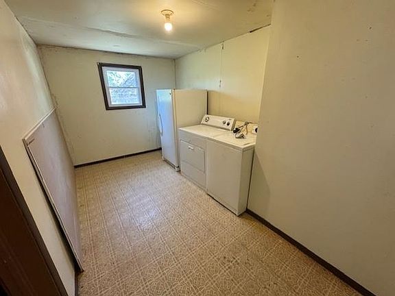 4th image of 307 N Custer St