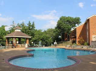 2002 Greenglen Dr APT 101, Saint Louis, MO 63122