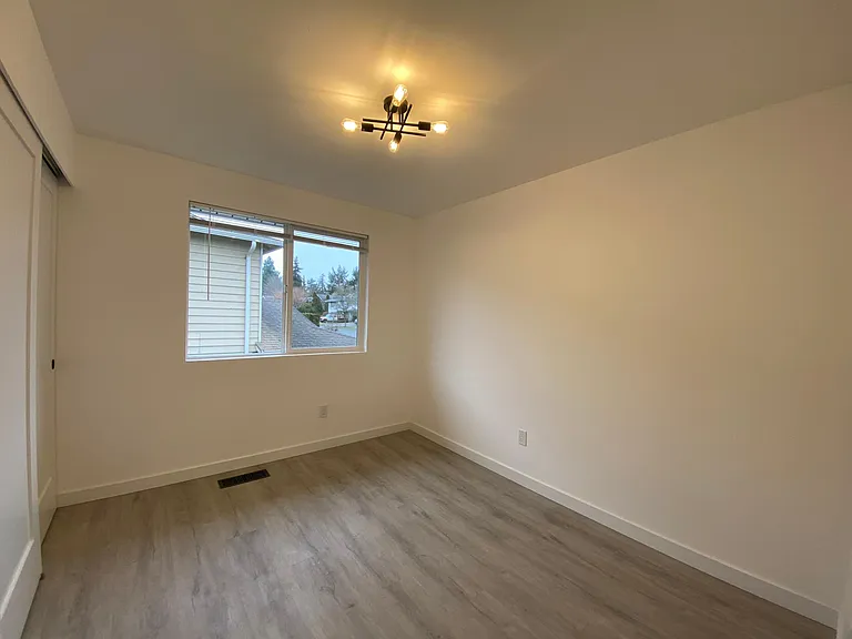4401 NE 24th St — Photo 13