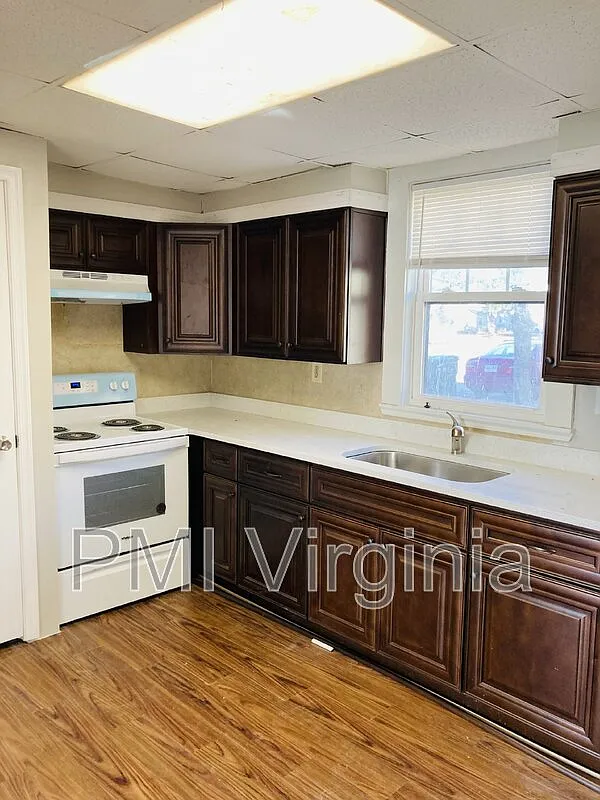 2 bed, 1.0 bath, 800 sqft, $995 — Photo 1
