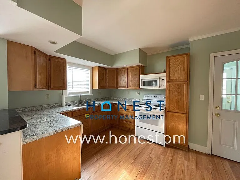 12 Hunt St #1 — Photo 2