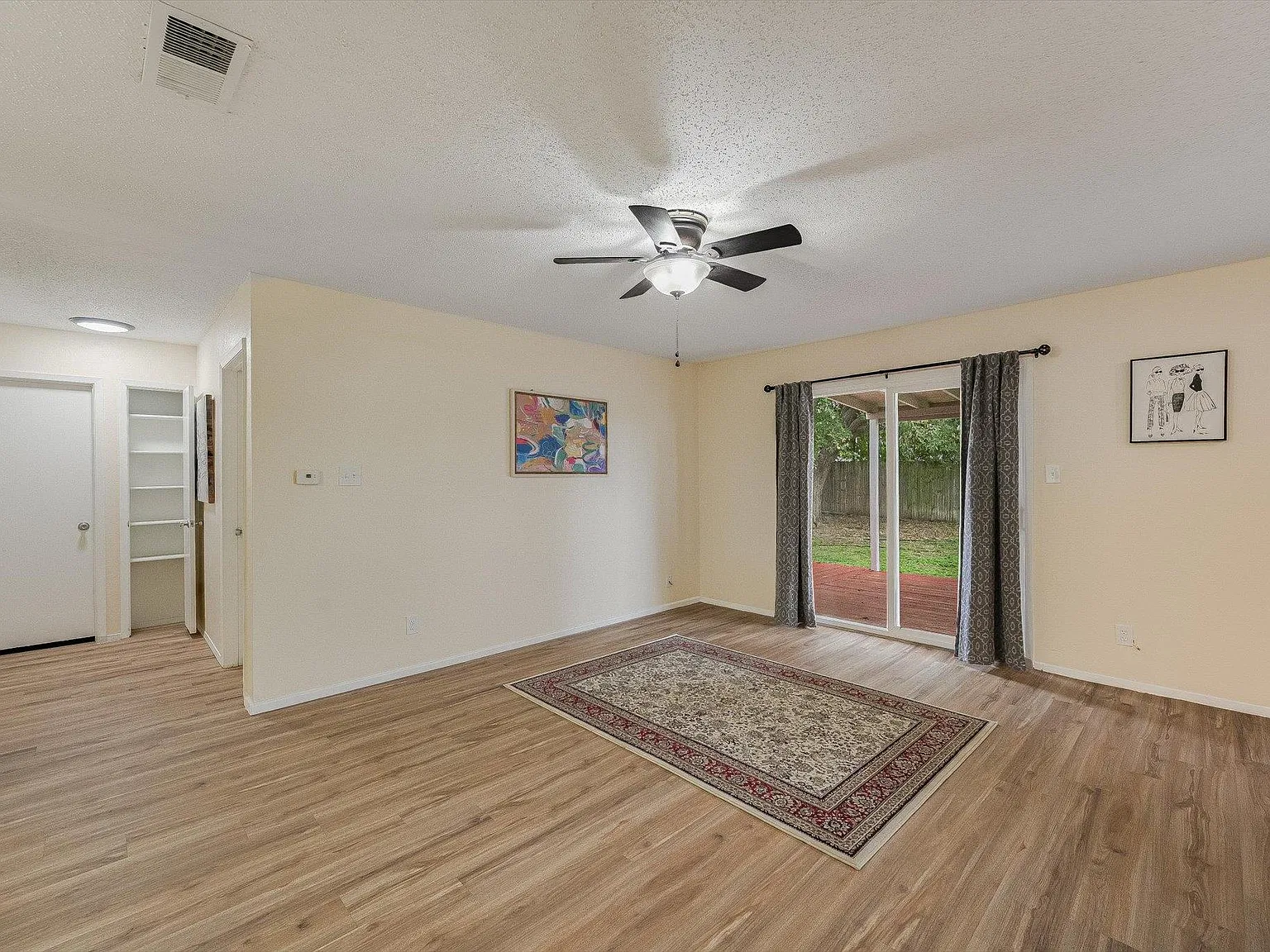 3 bed, 2.0 bath, 1011 sqft, $2,175 — Photo 4