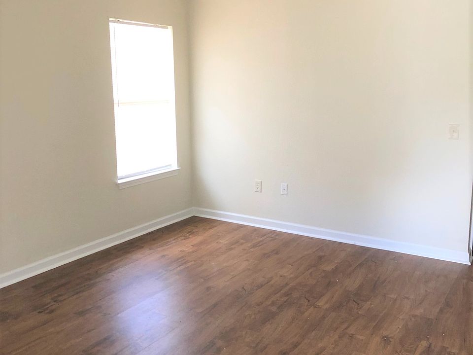2nd image of 2206 32nd Ave