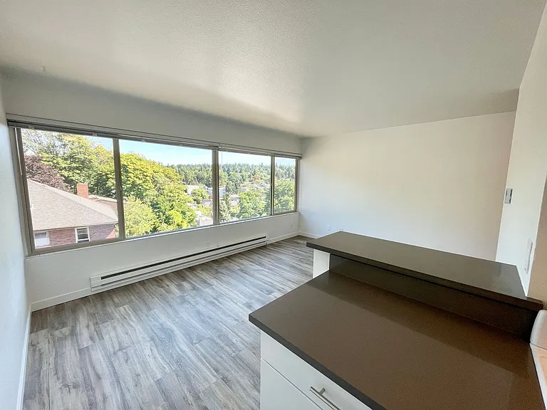 Village Vista Apartments — Photo 24