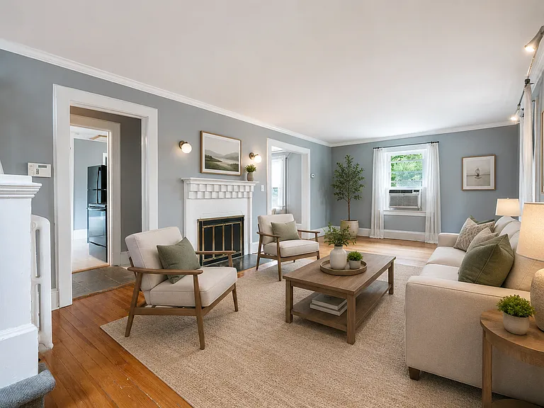 221 N Greeley Ave — Photo 3