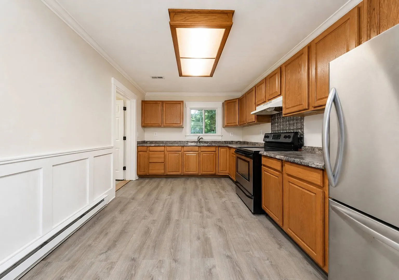 One level 3 bedroom Ranch on large lot — Photo 3