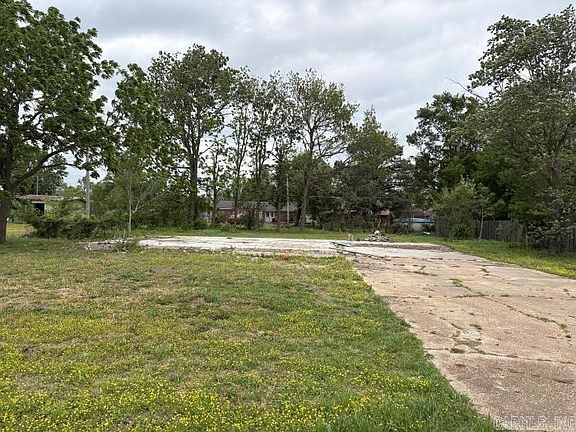 4th image of 708 Calumet Rd