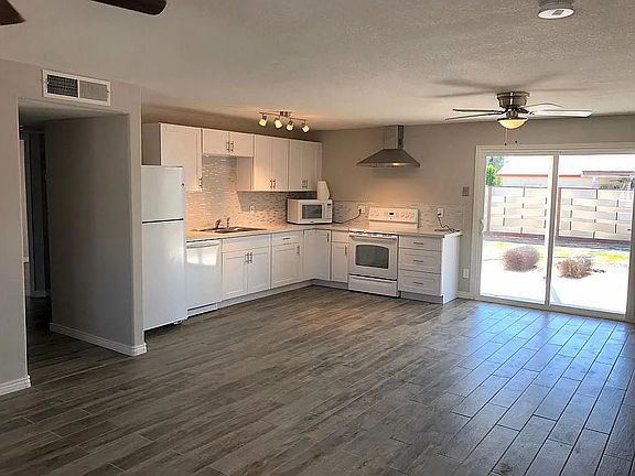 3rd image of 3523 E Blanche Dr