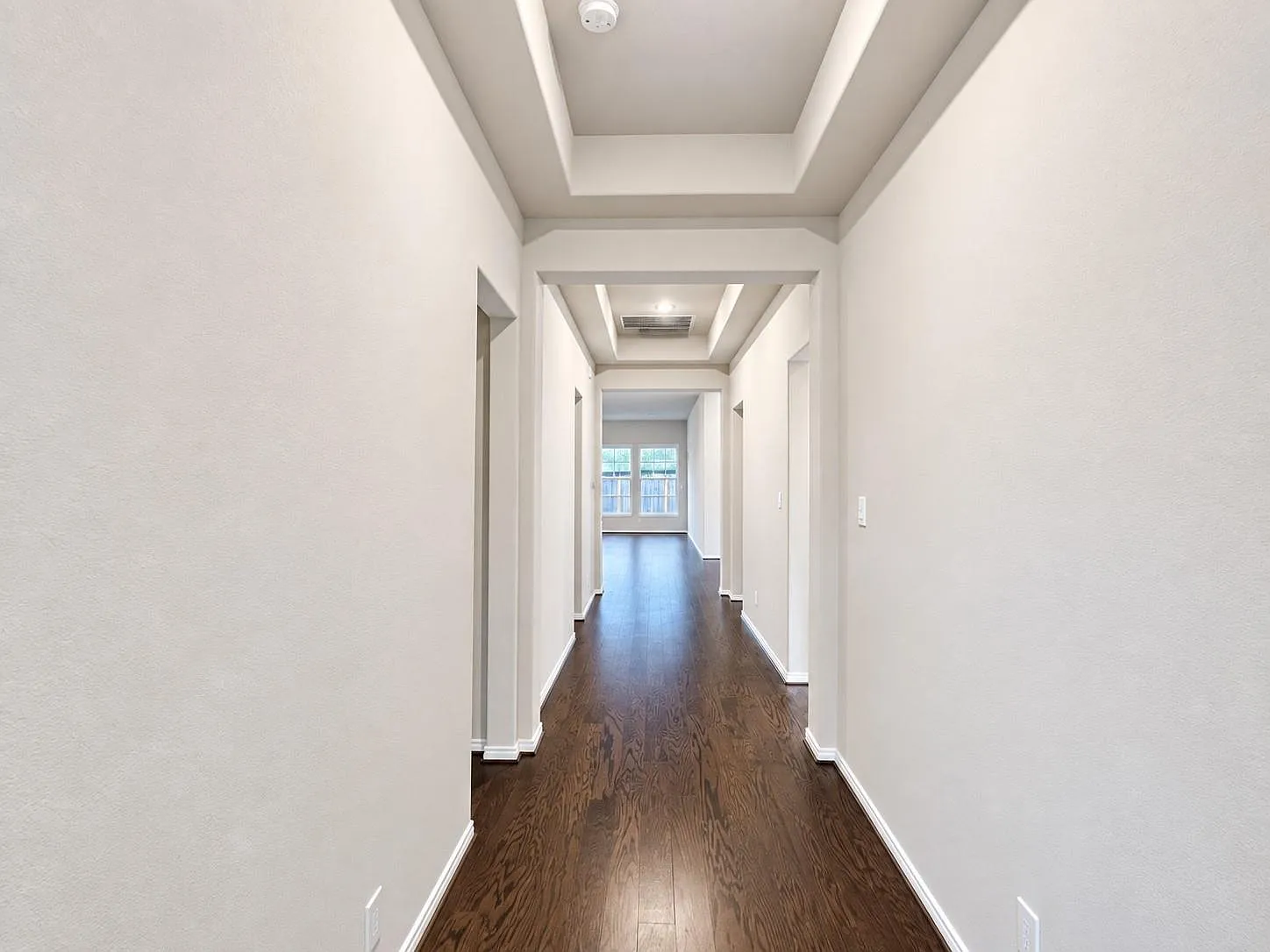 4 bed, 2.0 bath, 2574 sqft, $2,200 — Photo 2