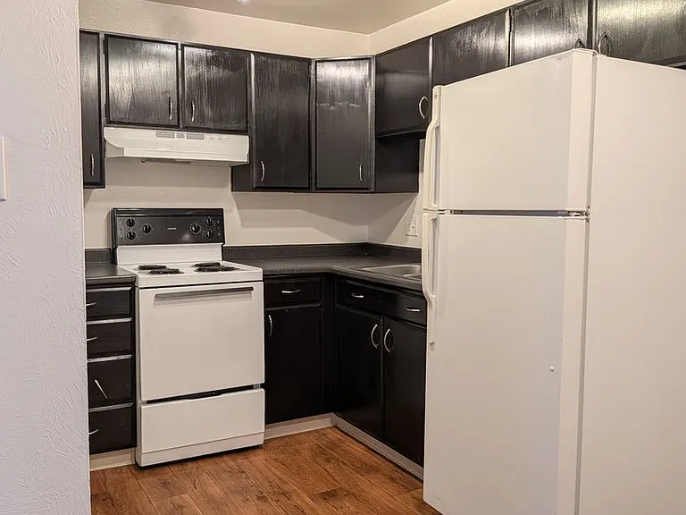 95 N Clarkson St Carolyn Arms Apartments — Photo 30