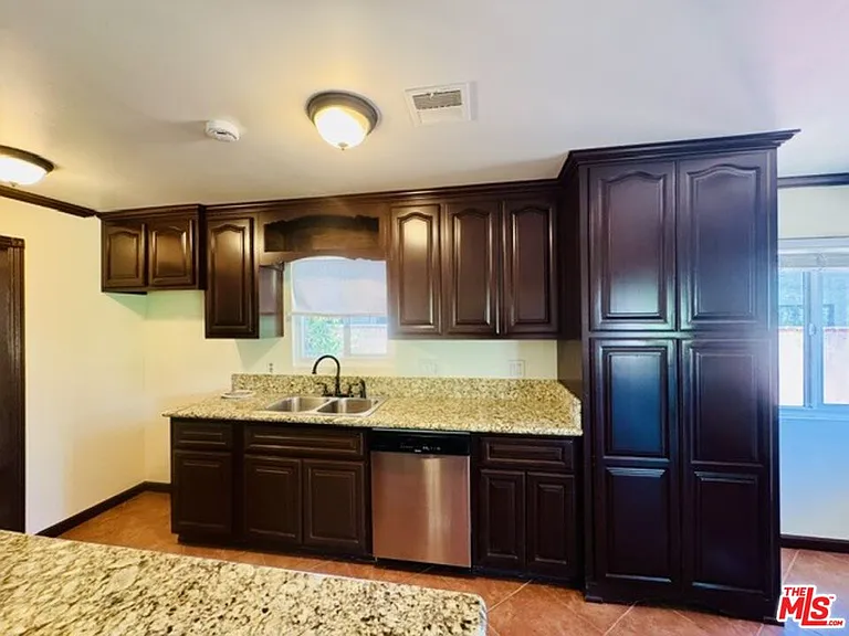 21963 Strawberry Ln — Photo 11
