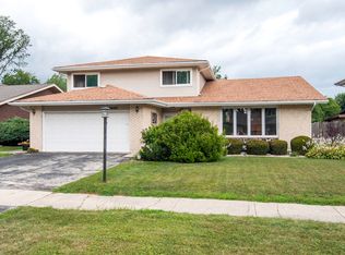 8460 W Sun Valley Dr, Palos Hills, IL