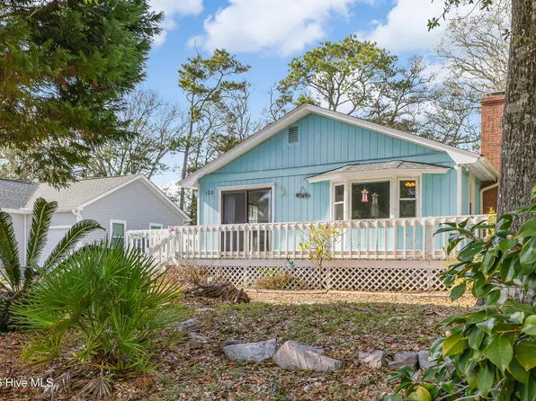 105 SE 30th Street, Oak Island, NC 28465