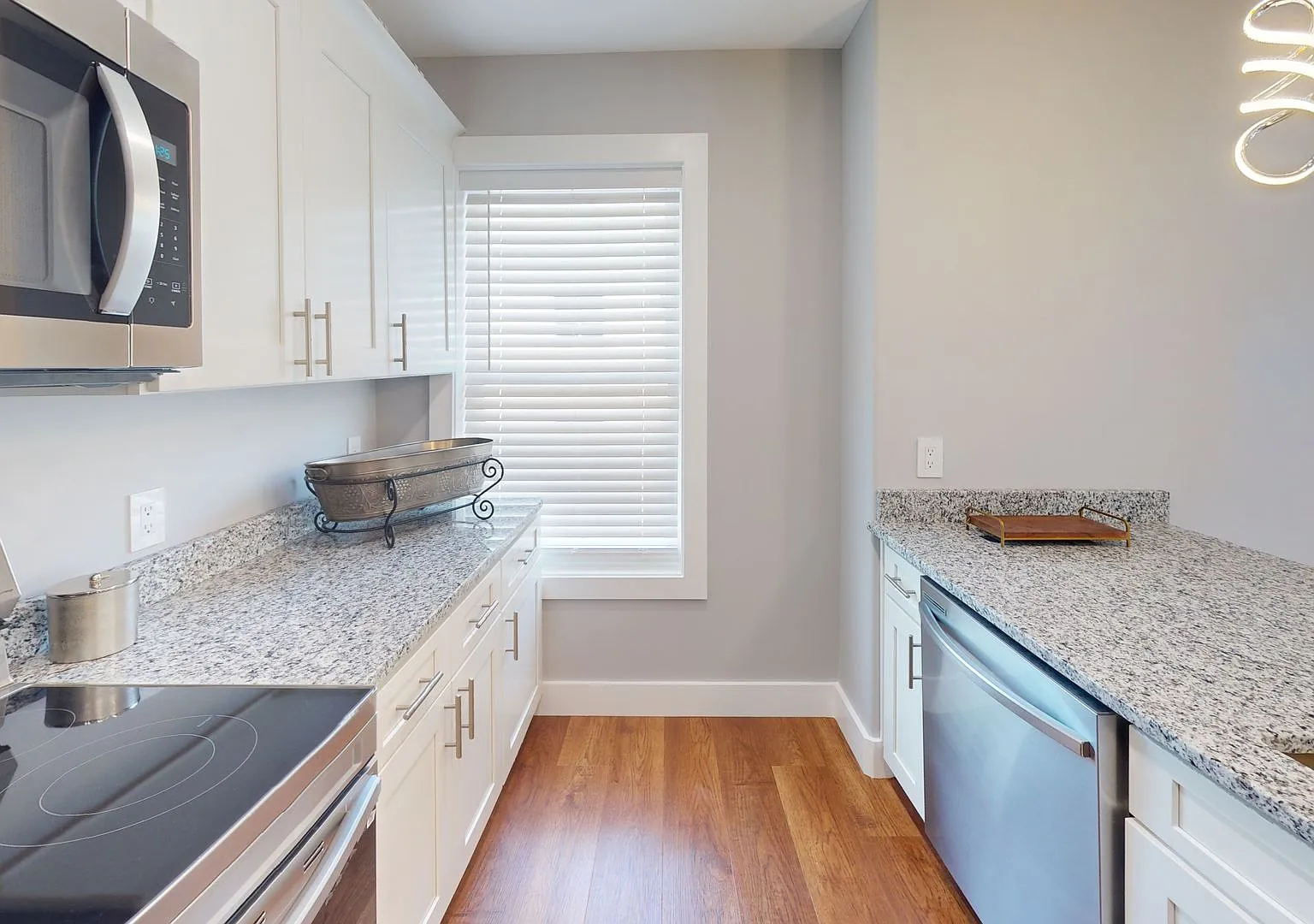 Waitlist for Aug2027Jul2028 Now Open! |6BR/6BA in Fort Sanders |Off Campus Housing Near UTK — Photo 4