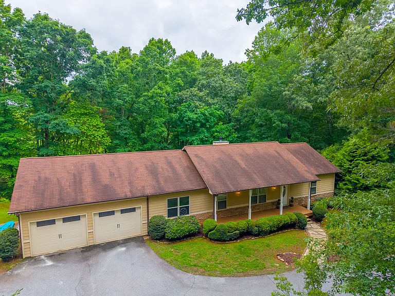 215 Oakridge Dr — Photo 19