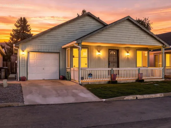803 Bower Ln, Grants Pass, OR 97527