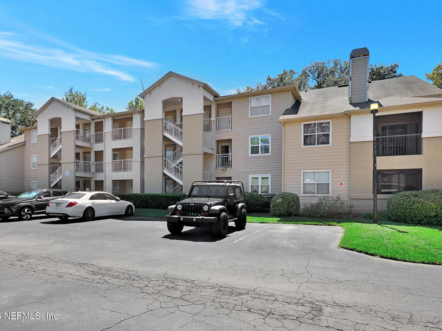 3 bed, 2.0 bath, 1354 sqft, $2,500 — Photo 2