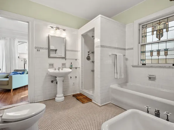 51 Dekoven Court image 17 of 31