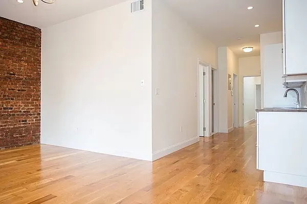 Rented by EXR | media 7