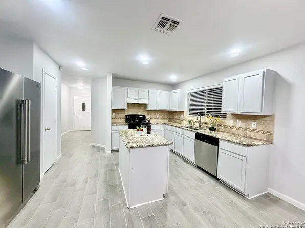 5807 BARTON HOLLOW, San Antonio, TX 78249