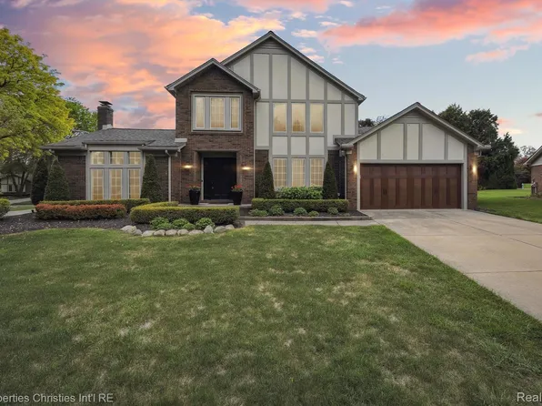 17305 Laurel Dr, Livonia, MI 48152