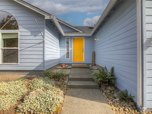 3rd image of 4909 Winona Court NE