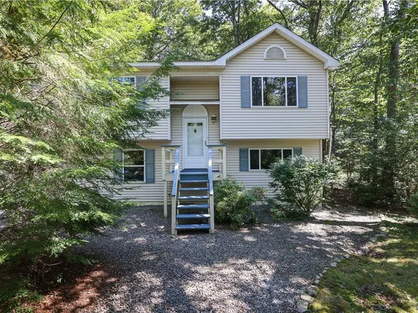 2167 Titania Rd, Tobyhanna, PA 18466