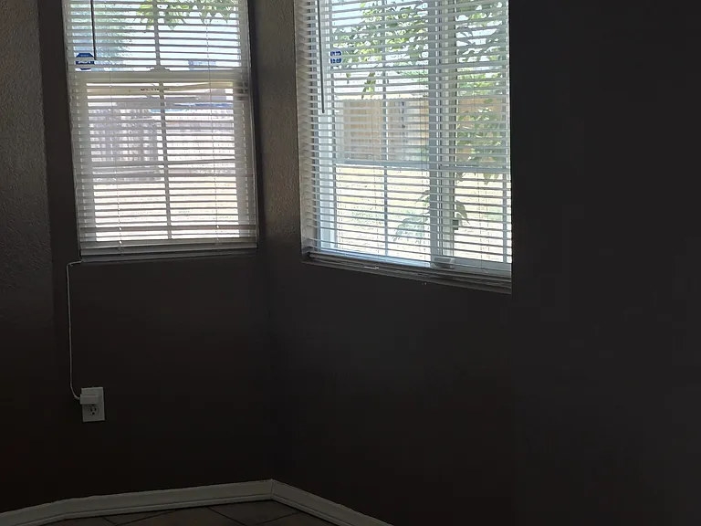 8100 Hemlock Ave — Photo 9