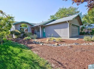 110 Freedom Cir, Grants Pass, OR 97527