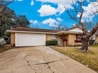 350 Baron Dr, Grand Prairie, TX 75051
