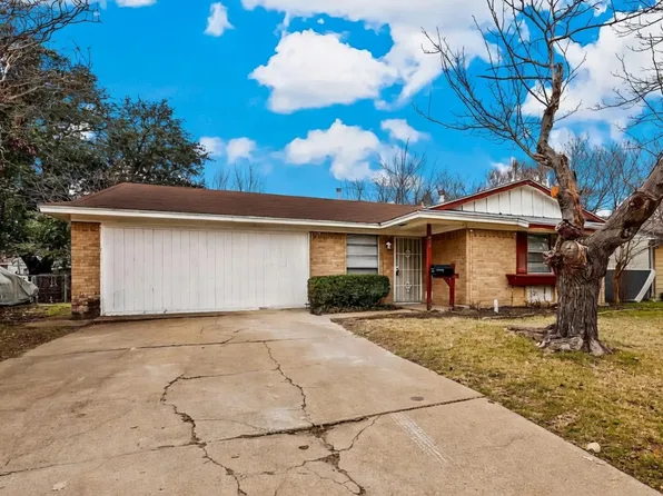 350 Baron Dr, Grand Prairie, TX 75051