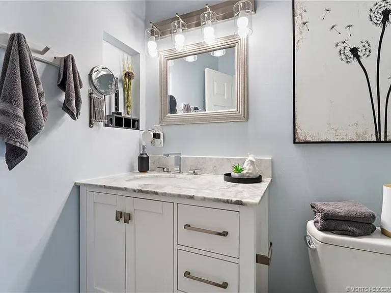 310 SE Denver Ave #2 — Photo 17