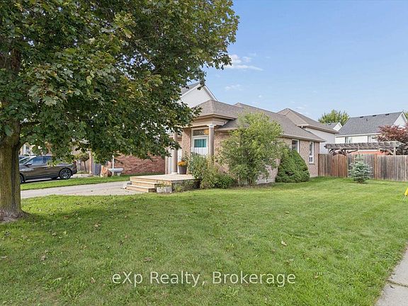 2nd image of 64 Buckthorn Cres