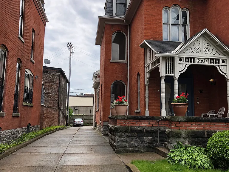 471 Virginia St — Photo 2