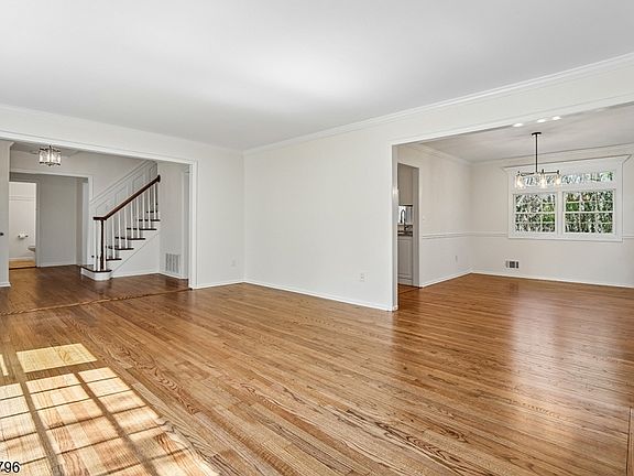 5th image of 236 Spring Ridge Dr