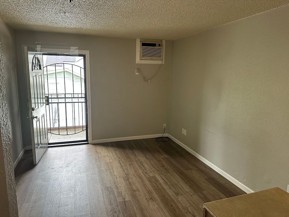 1st image of 1128 N Commerce St #10