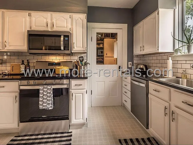 2481 Powell Ave — Photo 6