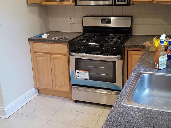 4th image of 709 S Hutchinson St