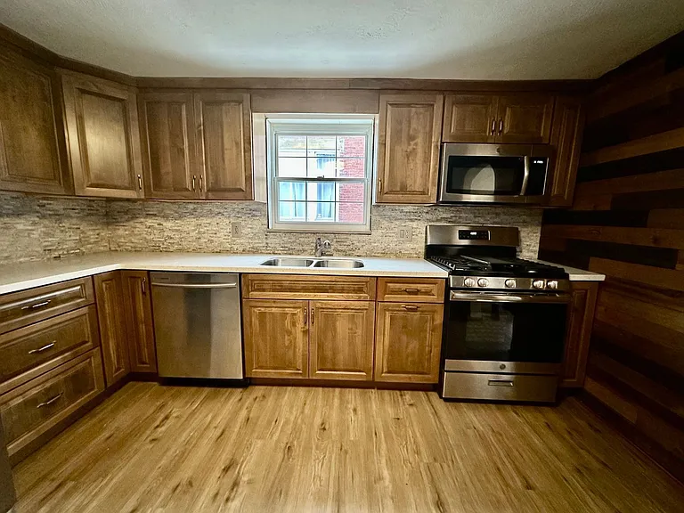 533 Freeport Rd — Photo 5