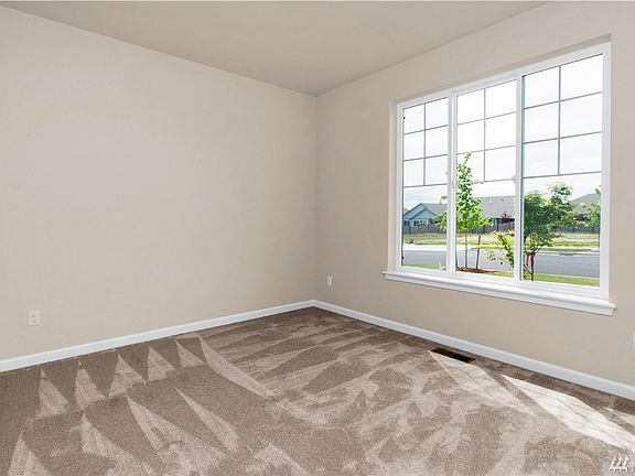 3rd image of 628 Natalee Jo St SE