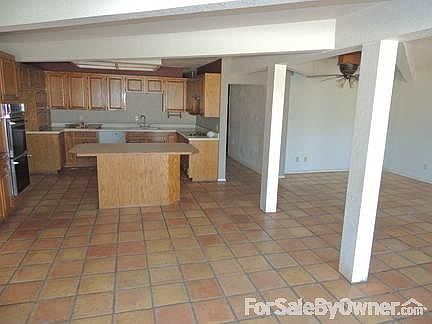 Kitchen
						:
						Large kitchen