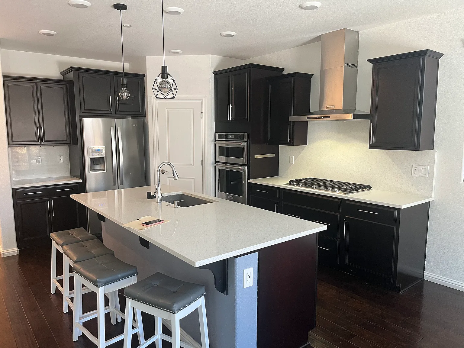 5 bed, 2873 sqft, $4,100 — Photo 4