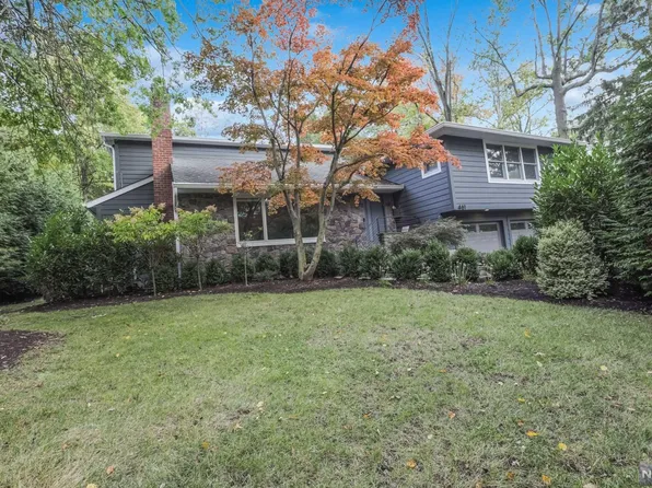 461 Whitewood Rd, Englewood, NJ 07631