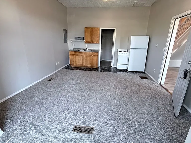 1031 Hartford St — Photo 5